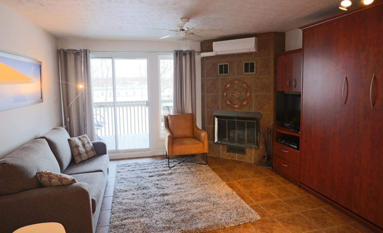 Magog Waterfront Condo Экстерьер фото